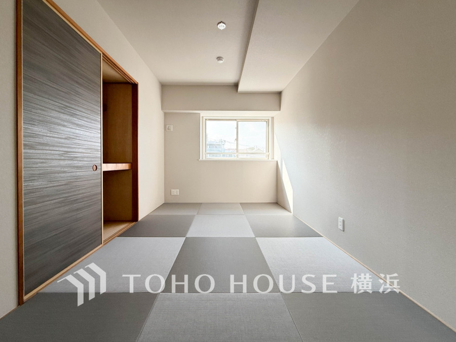 洋室とはまた違った良さがある和室。畳の香りに癒され、和の空間を感じることのできる落ち着きある一部屋です。