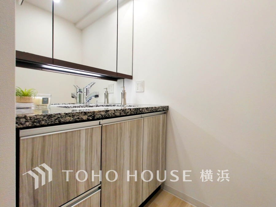 一日の始まりと終わりを心地よく演出してくれる、多彩な機能が備えられたパウダールーム。心地よいリフレッシュ空間です。