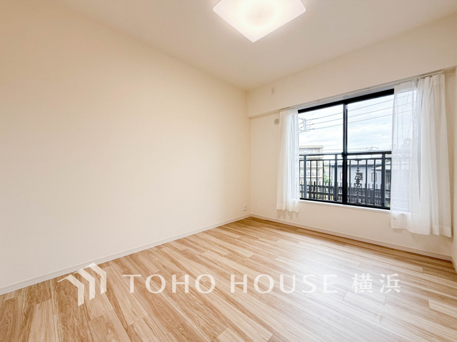 快適に過ごす条件は、一人ひとり違います。飾リ過ぎないシンプルな内装と偏り過ぎないデザインで統一しております。居住していく中でオーナー様だけの【マイホーム】に創り上げて下さい。