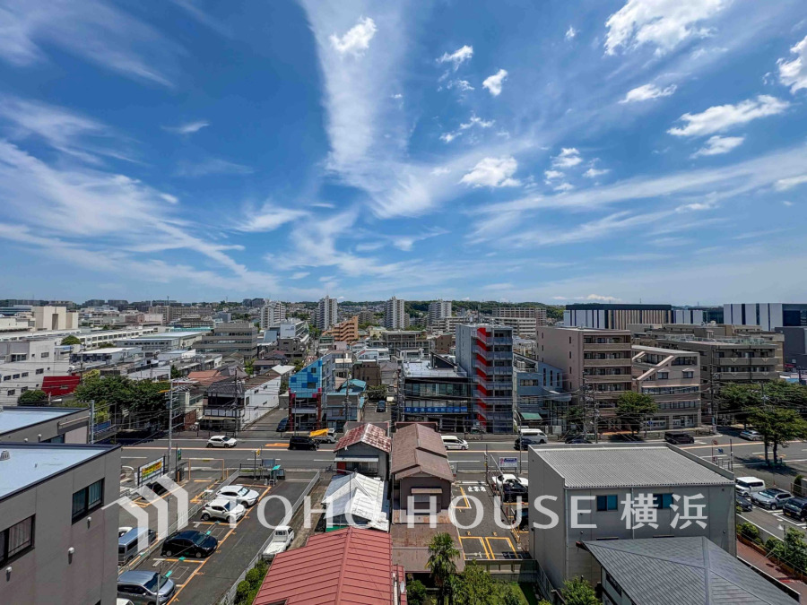 陽射しとともに、少しずつ装いを変える街の景観から、星空が地上に映りこむかのような夜景の煌きまで、この街ならではの美しい風景。