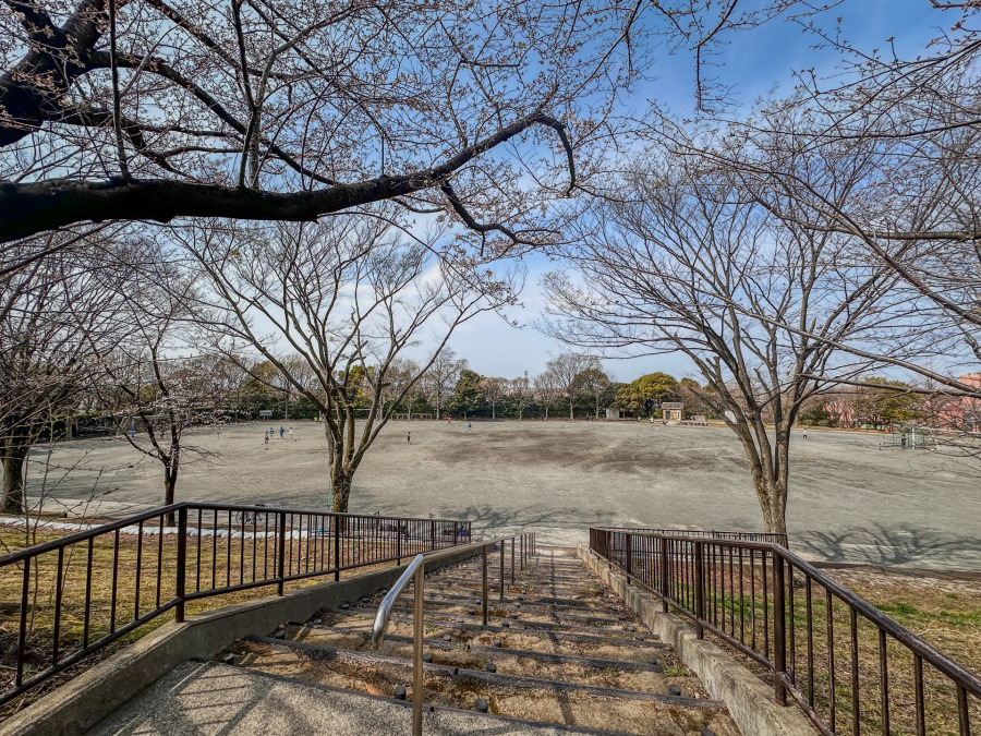 牛ケ谷公園まで　約300ｍ