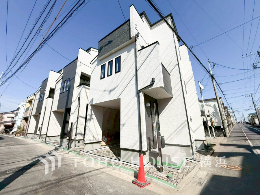 時代の流れに惑わされないシックなカラートーンで街並みに溶け込む外観は、主張し過ぎず、また平凡になり過ぎず絶妙なコントラストで輝きを放ちます。