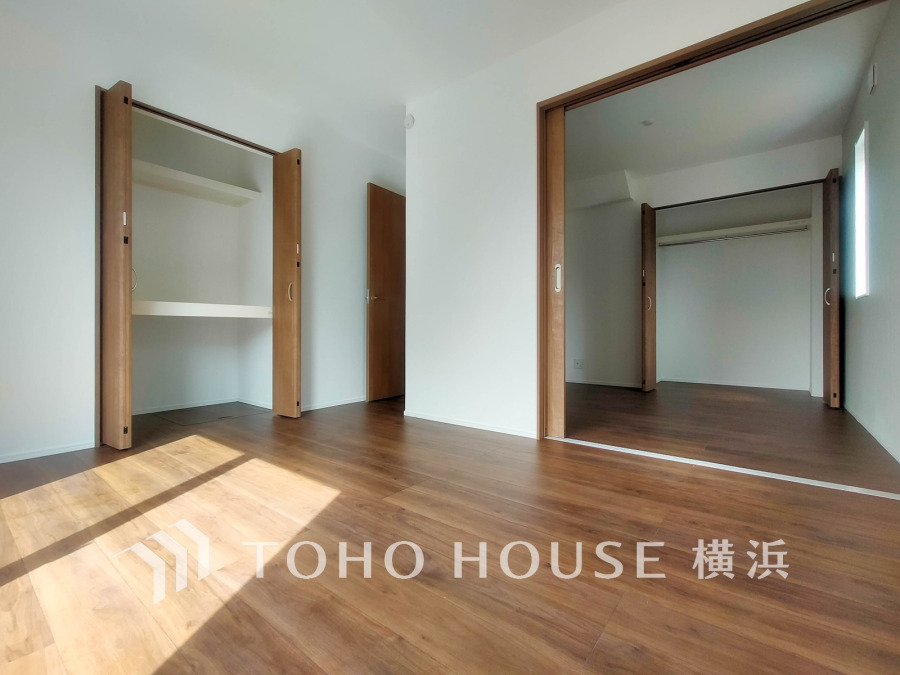 隣接した洋室は、引き戸を開け放して空間を共有しながら開放的に使うこともできます。
