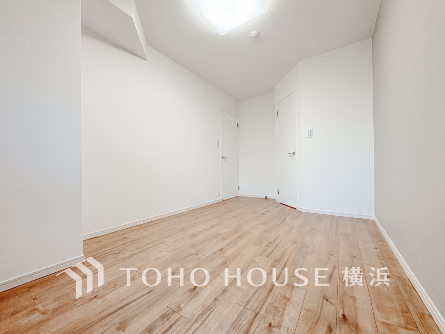 6.5帖の洋室はウォークインクローゼット付き。プライベートな自分時間を快適に過ごせるお部屋です。