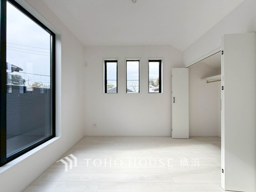 過ぎ行く時間をゆったりと感じることができる落ちついたプライベートルーム。リビングで楽しく過ごした後はゆっくり寛ぎの時間を満喫できます。静かな環境でリラックスタイムを愉しんで。