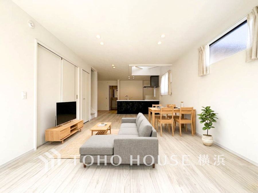 ご家族やお友達との時間など、多くの時を刻む空間。何気なく過ぎる時でさえも上質なひと時となる快適な空間を目指して。※生成AIによるイメージです。家具・小物は販売価格に含まれません。