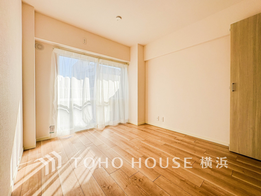 大きな窓からは快適な光を取り入れ、通気性能を上げる事で居心地の良い空間を演出します。多くの時間を過ごす住まいだからこそ、いつも快適な場所であるように心掛けています