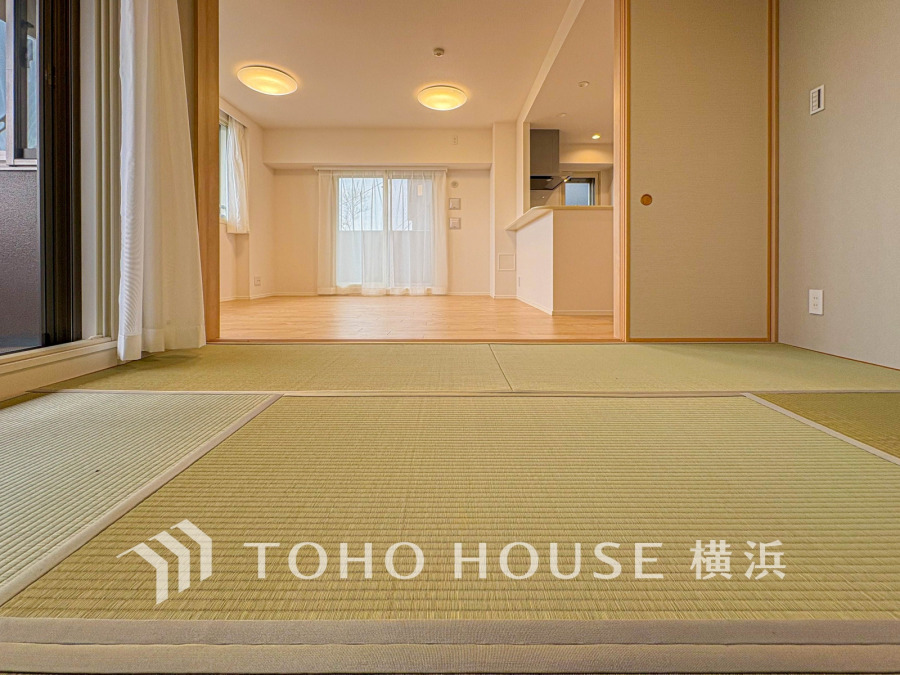 和室は有るだけでも落ち着く空間ですが、 「家族団らん」 「来客時の客間」「赤ちゃんのお昼寝」等々多目的なスペースとして活用出来る便利な空間です。