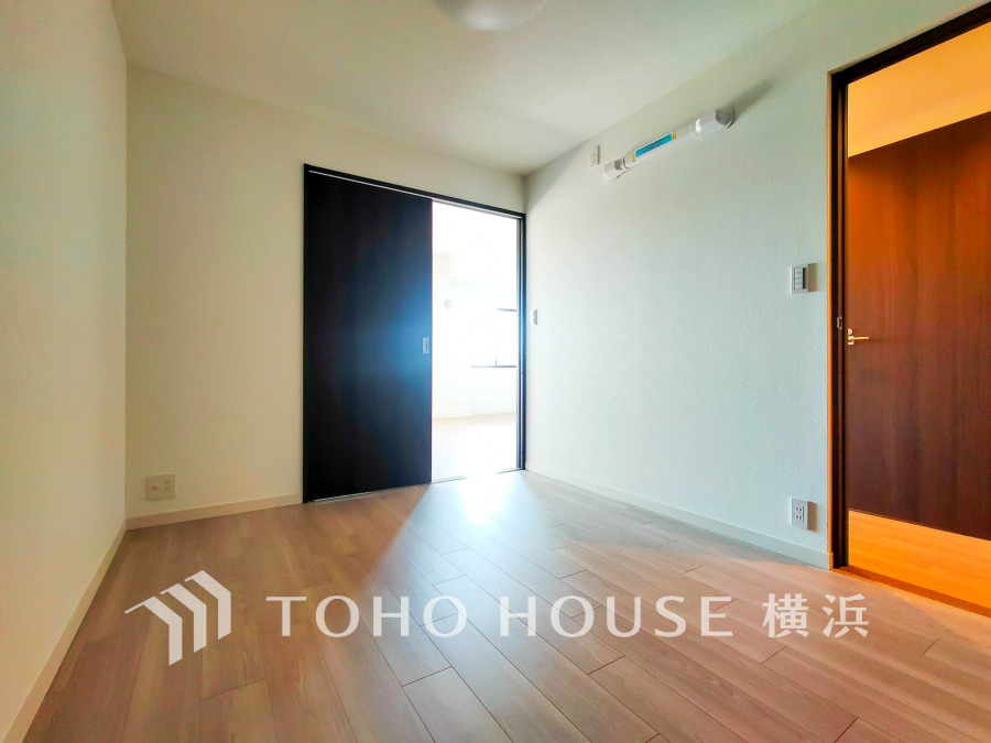 リビングに隣接した洋室は、引き戸を開け放してLDK空間を共有しながら開放的に使うこともできます。
