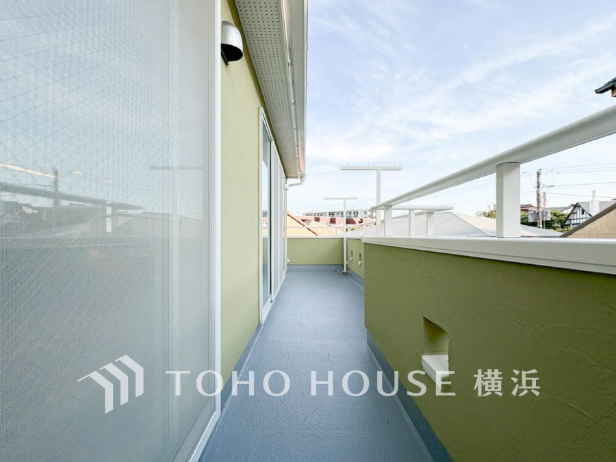 2面に渡る広いバルコニーから、暮らしの中での光と風を演出してくれています。見事なまでの開放的な空間をお楽しみください