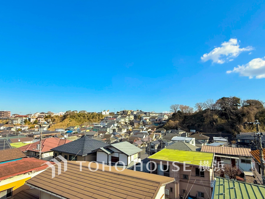 豊かな眺望にふさわしい空間には、通風・採光にも優れ、心地よい光と風があふれています。