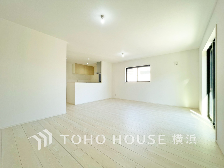 太陽の恵みを受けた明るい空間。吹きぬける風を感じながら爽やかで風通しの良い暮らしが叶います。
