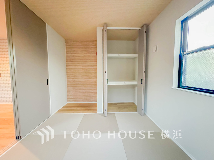 和室があることで落ち着きと癒しの空間が生まれます。来客時の客室としても利用できますし、お子様のプレイルームやお昼寝に最適なお部屋です。