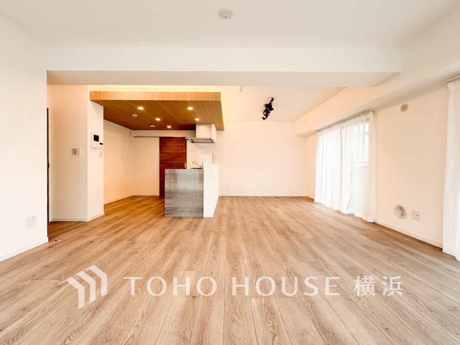 上質な時間を育む暮らしのメインステージ。寛ぎとコミュニケーションを育む居心地のよい場所。ここで楽しむ家族の時間が絆をより深めてくれそうです。