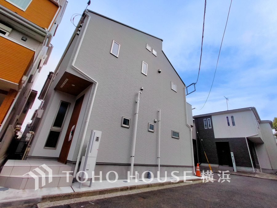 住む人を映し出す洗練された佇まいは、いつまでも輝き続けながらいつしか街の風景に溶け込んでいきます。