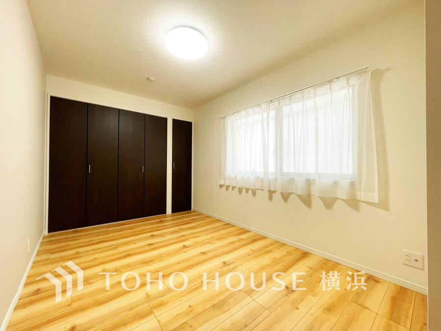 家族一人ひとりの大切なプライベート空間。趣味・感性で自由に演出できるよう、シンプルに仕上げた空間。暮らし心地を大きく左右する収納を、適材適所に配置し、使い勝手にも考慮しました。