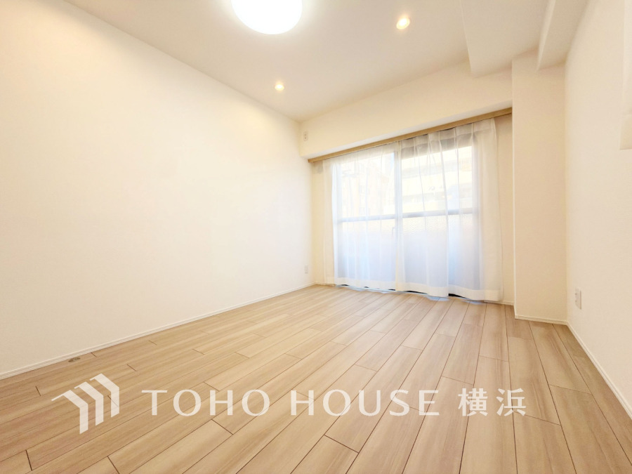 ひとりの時間をゆったり過ごしたり、静かな環境で趣味に打ち込んだり、自分時間を快適に過ごすプライベートルーム。大きな窓で彩られた空間は、心地よい風と伸びやかな眺めを愉しむ特等席に。