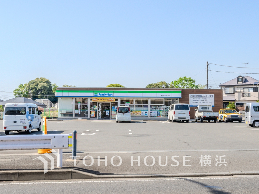 ファミリーマート瀬谷阿久和西4丁目店…約900ｍ
