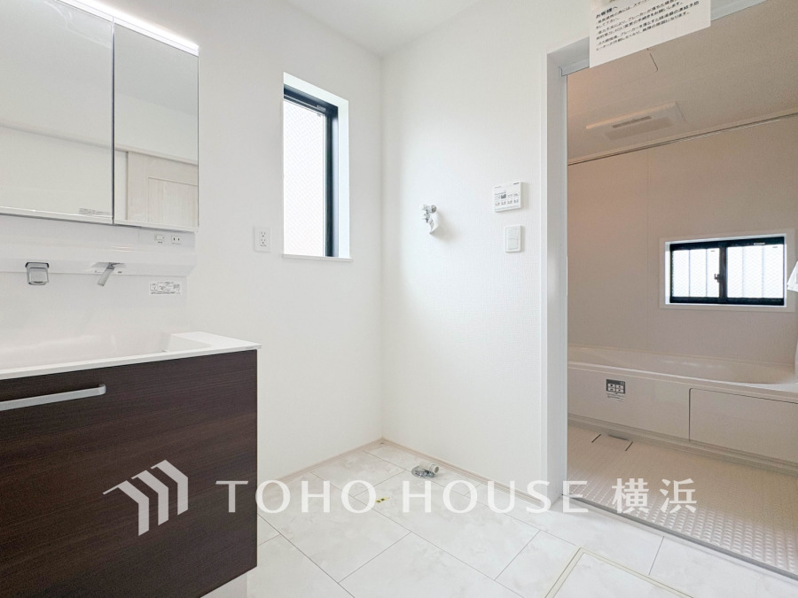 ご家族の1日が始まり、1日の終わりを締めくくる洗面空間。快適に過ごせることはもちろん、気品や優雅さを兼ね備えたパウダールームです。