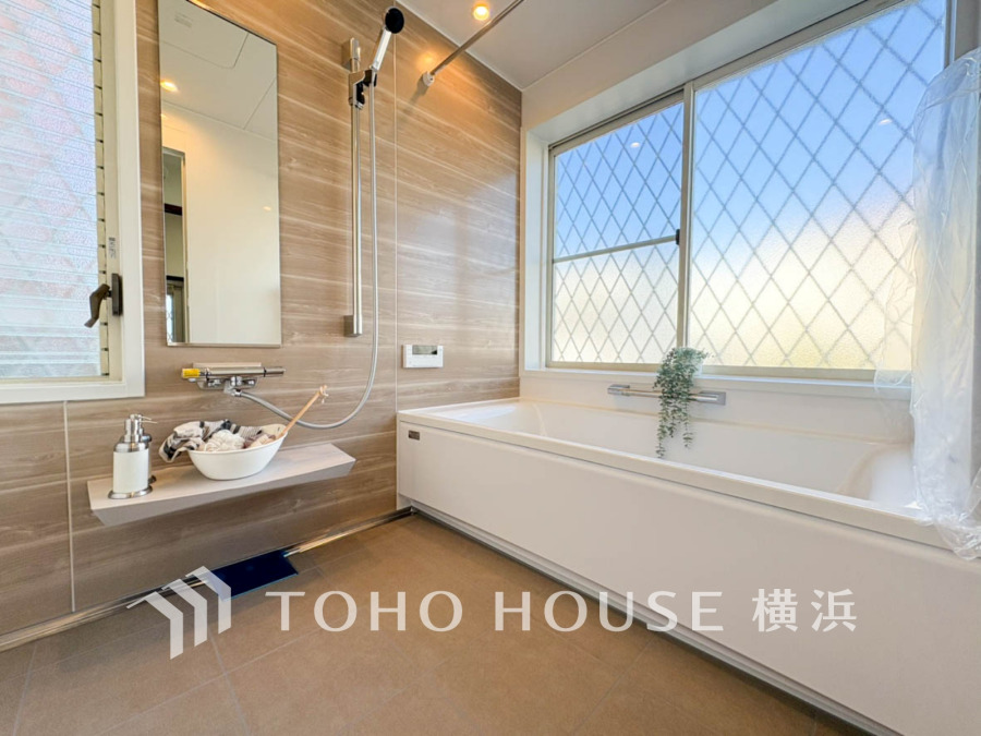 1日の疲れを取り心身を癒すことができる住まいの中のリラクゼーション空間、バスルーム。心からゆったりと寛いでいただけるよう、ゆとりのスペースを確保してます。