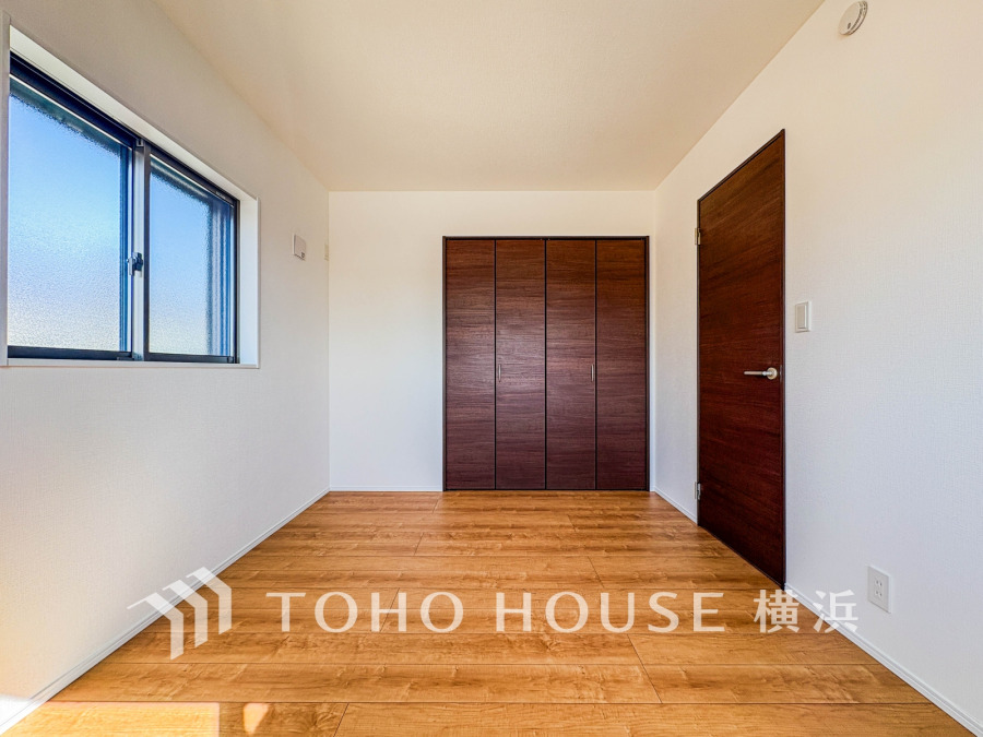 1日の疲れを癒し、心地よく寛げるようゆったりとした広さを確保しています。プライベートタイムをより優雅に穏やかに…。落ち着いた雰囲気を紡ぎます。