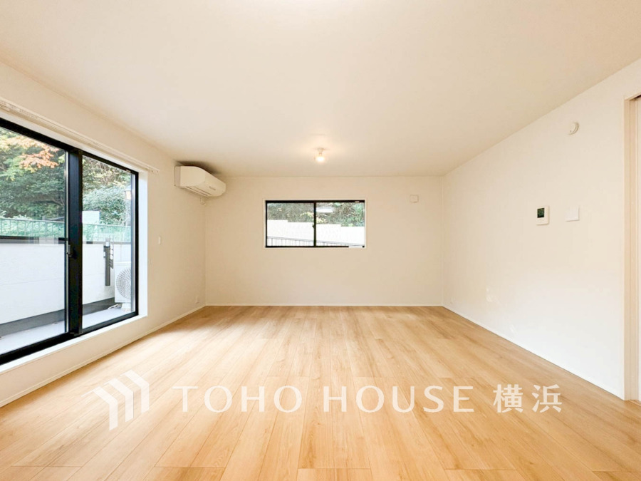 開放的な広さと2面採光がもたらす、光溢れ豊かな居住空間はこの住まいのクオリティを感じさせてくれます。豊かな時間が流れるこの場所に暮す喜び