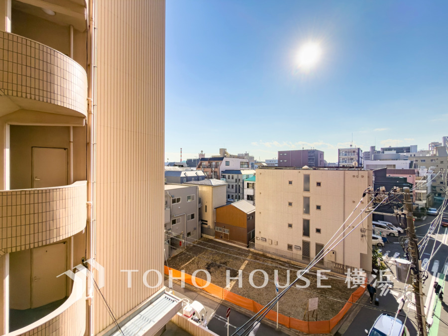 この開放感ある眺望と共に閑静な住宅街の季節感を演出する四季折々の変化を楽しめる心地よい場所となることでしょう。