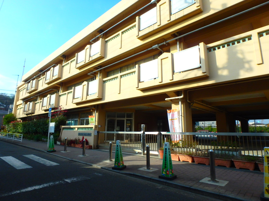 横浜市立末吉小学校　約800ｍ