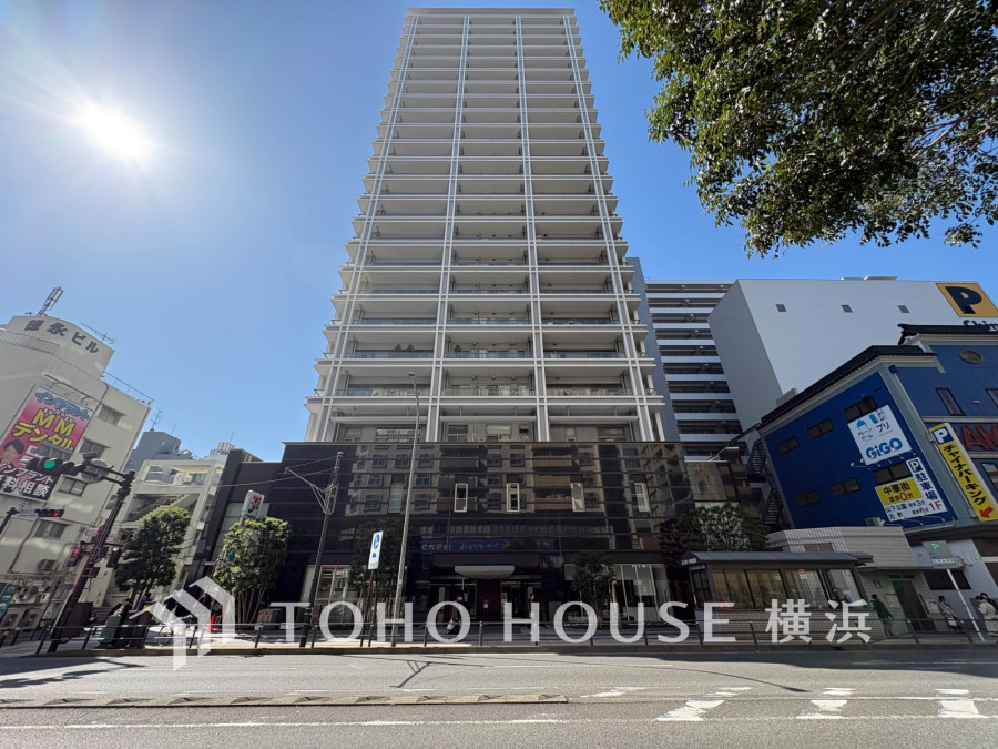 爽やかな青空の下に贅沢なほどに降り注ぐ陽光、豊かな居住性と、クオリティが見事に調和した住空間は、住まうことの喜びを感じさせてくれます。