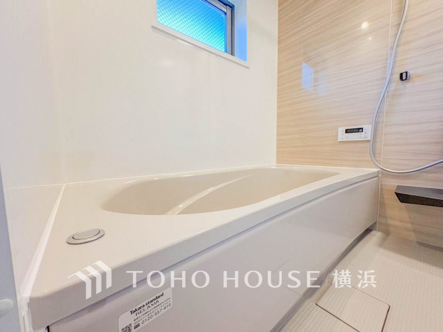 掃除のしやすさ・収納の便利さなど、おふろを使う人、お手入れする人、みんなにとっての「しあわせ性能」を追求したバスルームを採用いたしました。