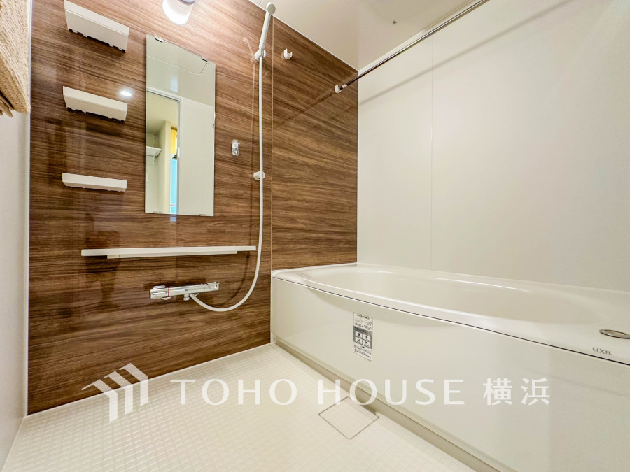 掃除のしやすさ・収納の便利さなど、おふろを使う人、お手入れする人、みんなにとっての「しあわせ性能」を追求したバスルームを採用いたしました。