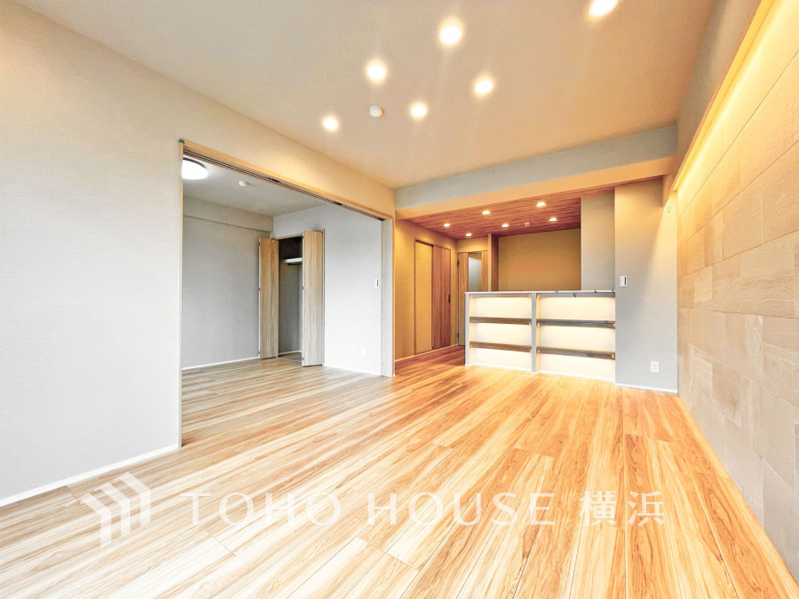 上質な時間を育む暮らしのメインステージ。寛ぎとコミュニケーションを育む居心地のよい場所。ここで楽しむ家族の時間が絆をより深めてくれそうです。