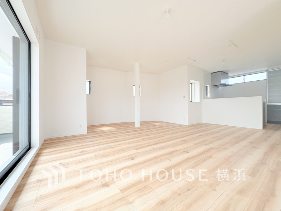 太陽の恵みを受けた明るい空間。吹きぬける風を感じながら爽やかで風通しの良い暮らしが叶います。
