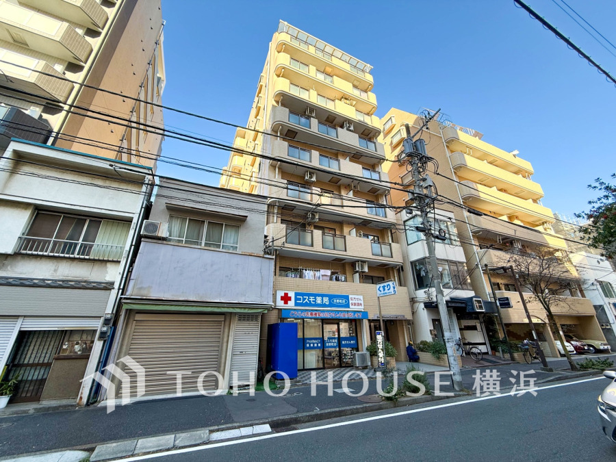 その邸が魅せる、気品・上質・重厚感・極細やかさ、そのすべては訪れた者に安らぎと品性を与える特別な空間です。ここに住むからこそ意味がある。すべての（始まり）をここから迎えます。