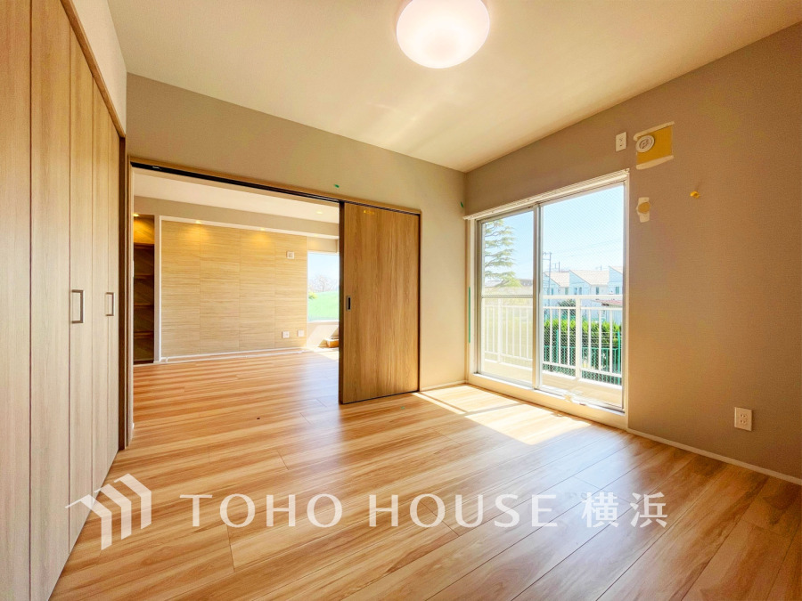 採光もアクセントの一つとして。プライベートルームにはやさしい光が射し込んでいて、この明るい好みの空間で読書をしたり、音楽を聞いたりと一人の時間も充実したものにできます。