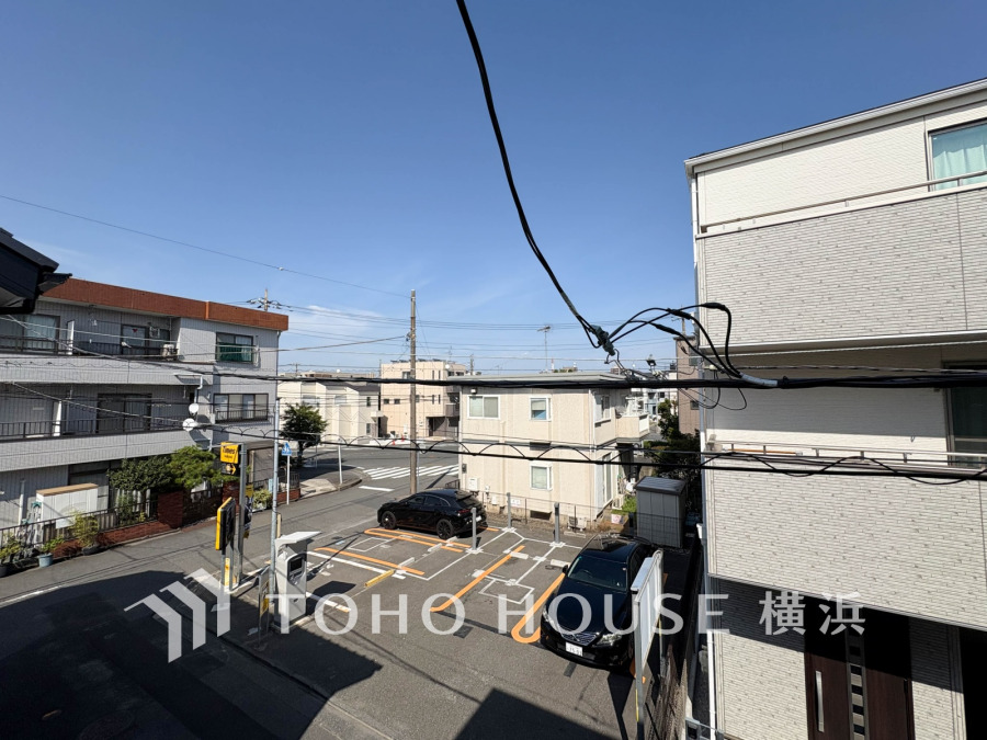気持ちのいい景色が広がります。お部屋にも爽やかな風と暖かく柔らかな日差しが差し込み、毎日の暮らしを豊かに彩ります。