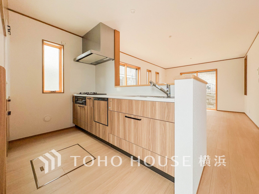 開放的な対面キッチンは、リビングで寛ぐご家族と会話をしながらお料理が出来ます。