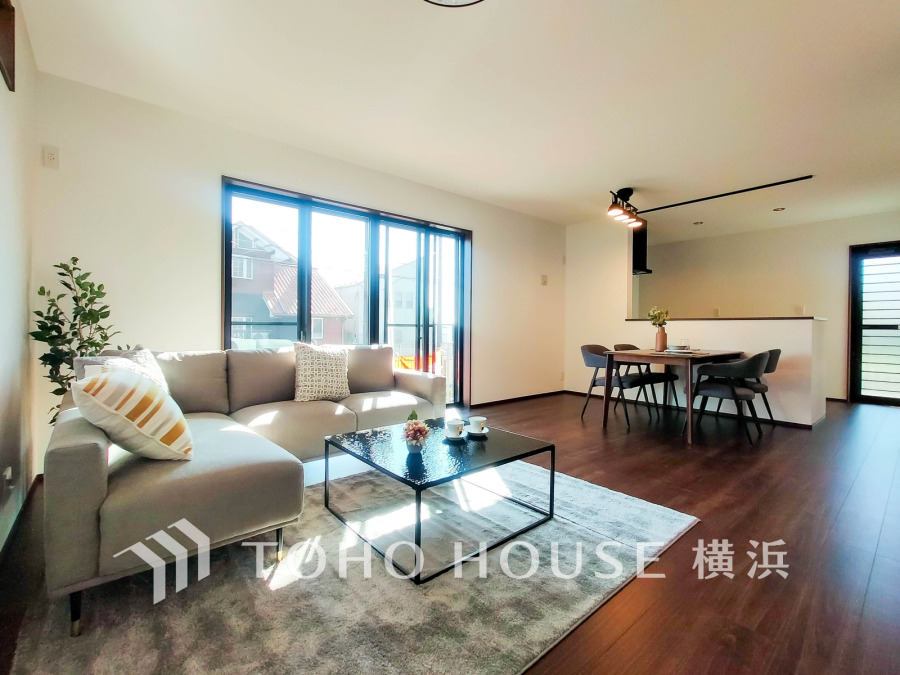 陽光がたっぷりと降り注ぐLDKは18.5帖の広々空間。