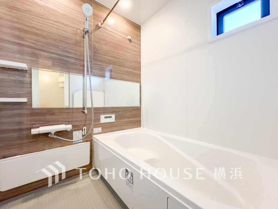 掃除のしやすさ・収納の便利さなど、おふろを使う人、お手入れする人、みんなにとっての「しあわせ性能」を追求したバスルームを採用いたしました。