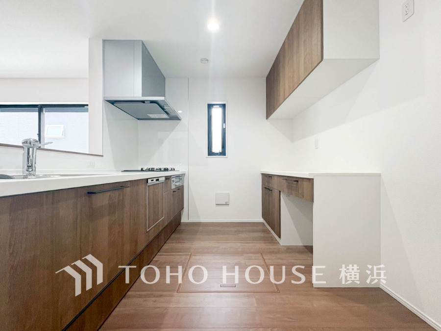 使使い勝手の良い設備のキッチンで効率よくお料理もできます。食する料理に家族が舌鼓を打ち自然と笑いが絶えない空気感がそこに広がります。