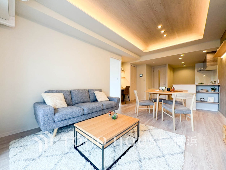 光と風が溢れる開放的なLDKには、自然と家族みんなが集まってきます。明るく穏やかな空気が流れるこの場所は、豊かな寛ぎと笑顔の団欒をいつも優しく守ってくれることでしょう。