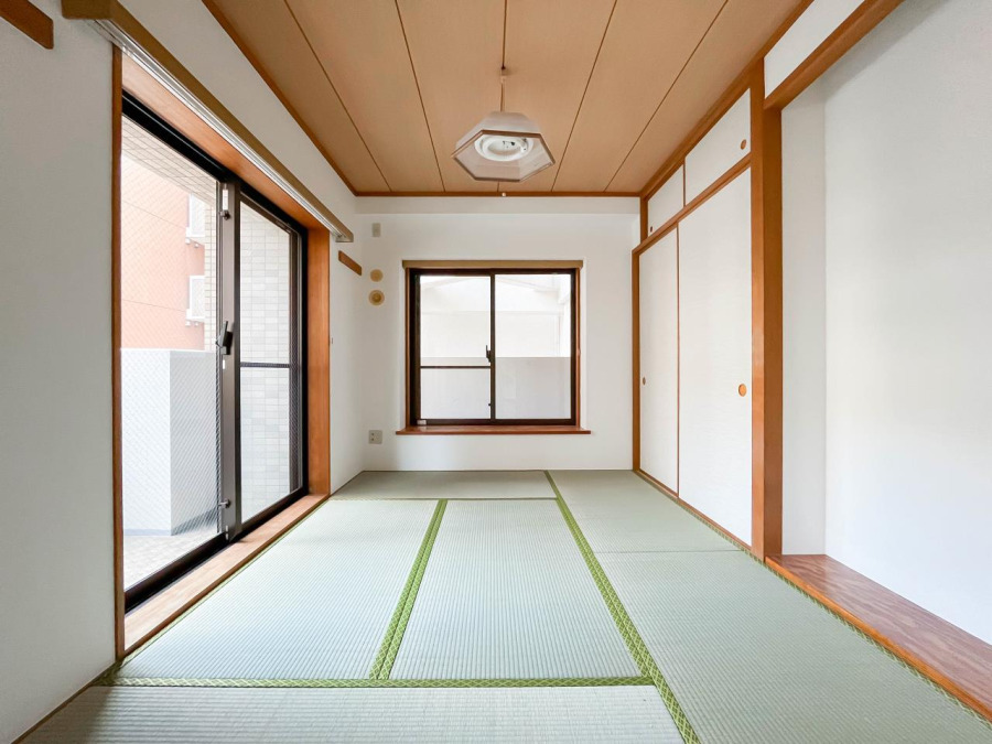 和室があることで落ち着きと癒しの空間が生まれます。来客時の客室としても利用できますし、お子様のプレイルームやお昼寝に最適なお部屋です。