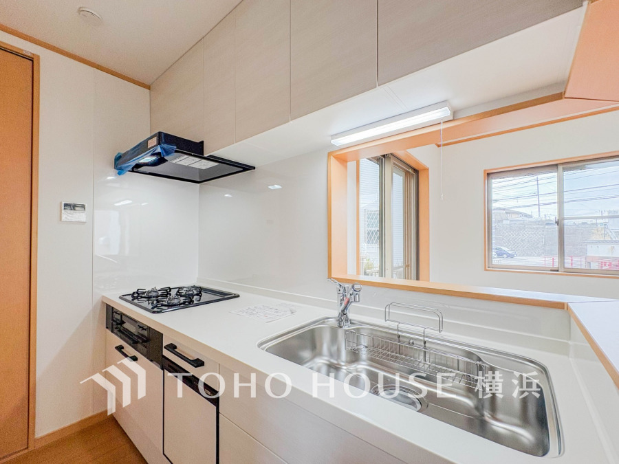 誰もが使いやすいデザインにこだわったキッチン。プライベートスペースを彩るインテリアとしての美と、快適な日常を支える機能性と強さがひとつになったキッチンです。