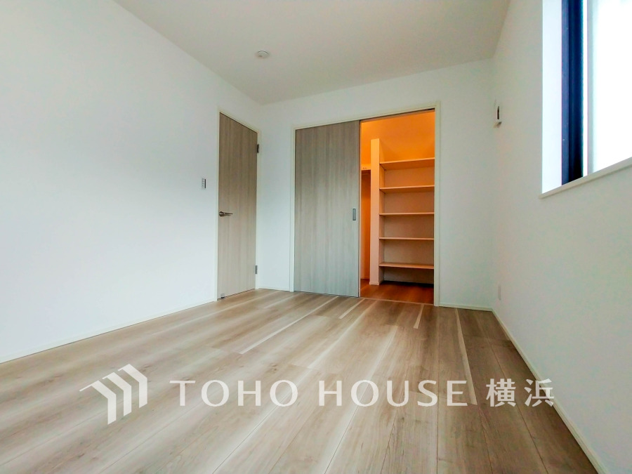 6帖の洋室には大容量のウォークインクローゼット付き