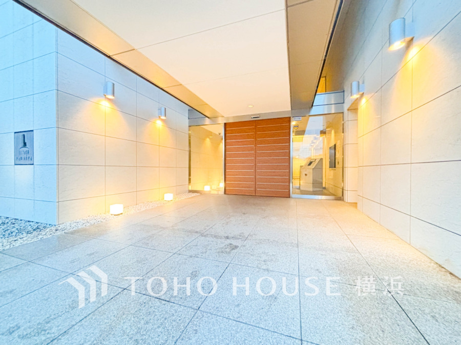 美しいエントランスは、優美な佇まいで、住むことに誇りを持てる空間です。
