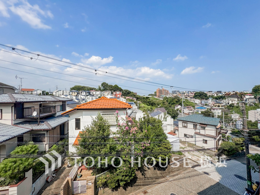 開放感があり、遮るものもなく気持ちのいい景色が広がります。お部屋にも爽やかな風と暖かく柔らかな日差しが差し込み、毎日の暮らしを豊かに彩ります。