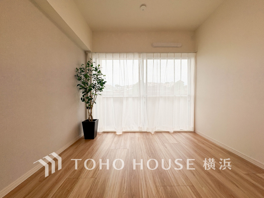 1日の疲れを癒し、心地よく寛げるようゆったりとした広さを確保しています。プライベートタイムをより優雅に穏やかに…。落ち着いた雰囲気を紡ぎます。