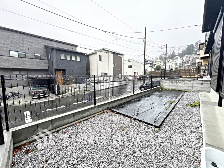 たっぷり降り注ぐ日差しの下バーベキューを楽しんだり、大切な家族やペットと楽しく安らぐ休日を過ごせそうですね。