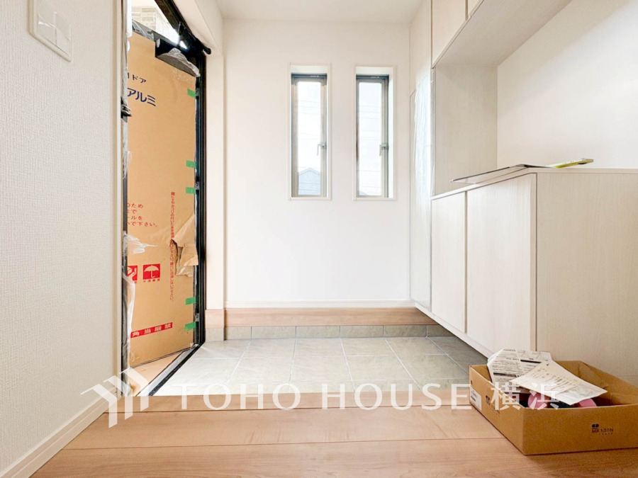 清潔感溢れる玄関がお出迎えする本邸宅の物語は、ここから始まる日常を期待させます。この場所には「希望」と「優越」で包み込んでくれる「特別」な空間があります。