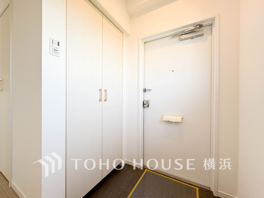 ご家族の帰り、訪れる方を優しく迎え、やすらぎに満ちた生活空間を予感させる。健やかな暮らしを楽しめそう。